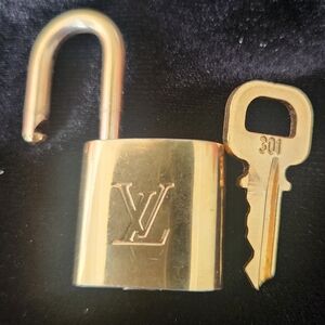 Vintage #301 LOUIS VUITTON Brass Lock & Key Lucky #4 Washington DC